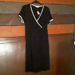 NWOT Medium Ekouaer Black Short Sleeve With Lace Accents